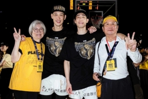 林书豪：本赛季我投进了110个三分球 每一个三分球都捐出3000元